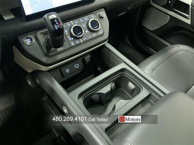 2023 Land Rover Defender 130 SE - Photo 16 - Tempe, AZ 85281