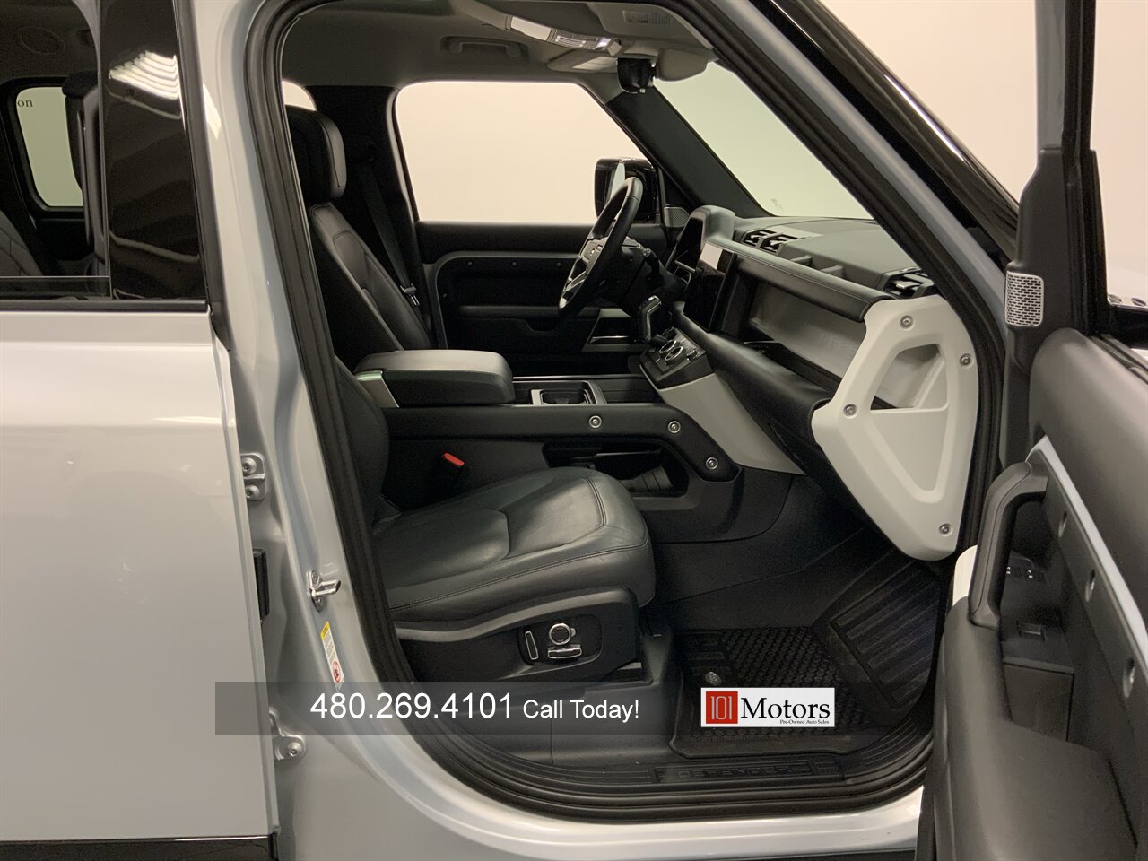 2023 Land Rover Defender 130 SE - Photo 19 - Tempe, AZ 85281
