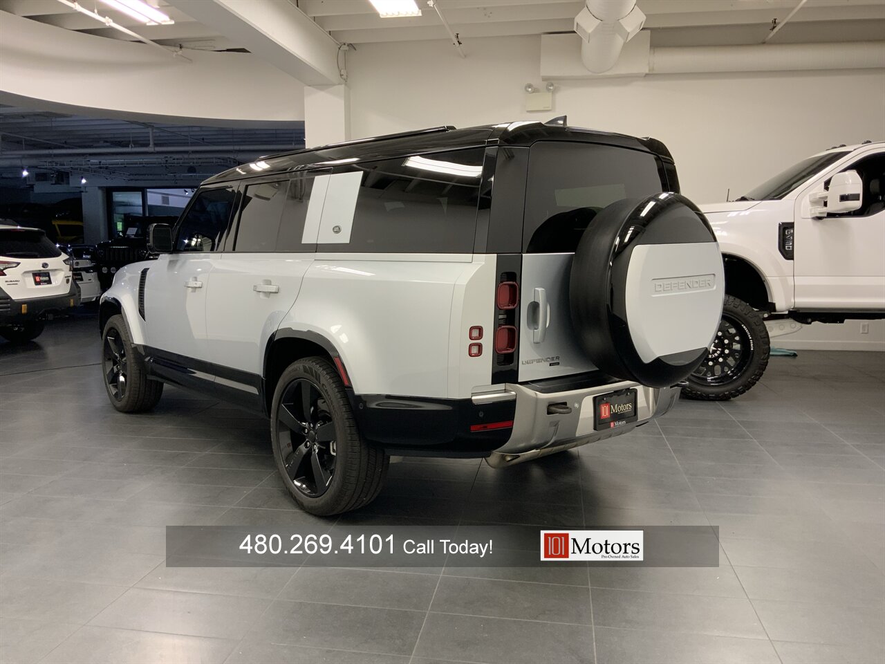 2023 Land Rover Defender 130 SE - Photo 5 - Tempe, AZ 85281