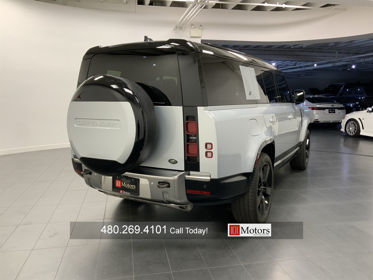 2023 Land Rover Defender 130 SE - Photo 3 - Tempe, AZ 85281