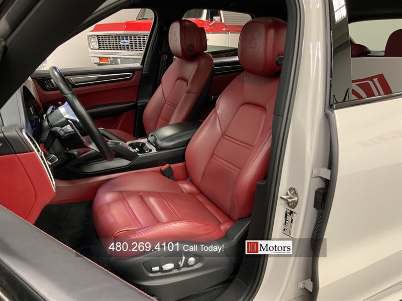 2021 Porsche Cayenne  