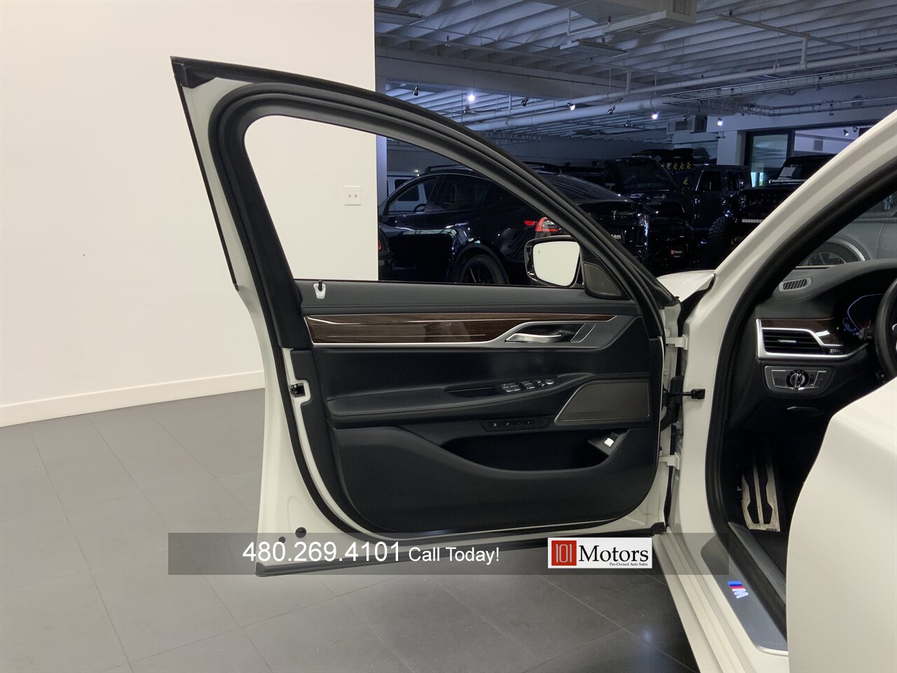 2022 BMW 740i M SPORT - Photo 9 - Tempe, AZ 85281
