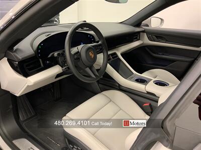 2022 Porsche Taycan 4S Cross Turismo   - Photo 11 - Tempe, AZ 85281