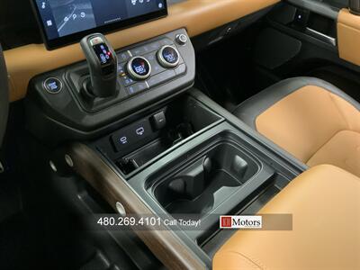 2023 Land Rover Defender 110 X   - Photo 16 - Tempe, AZ 85281