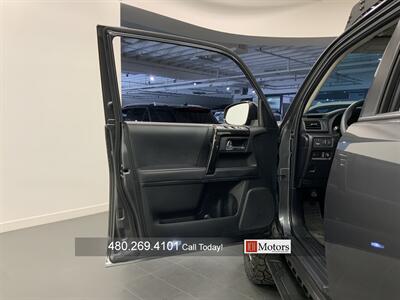 2021 Toyota 4Runner TRD Off-Road   - Photo 9 - Tempe, AZ 85281