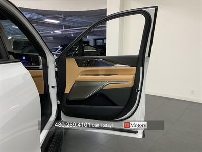 2025 Cadillac Escalade IQ Sport 2   - Photo 20 - Tempe, AZ 85281