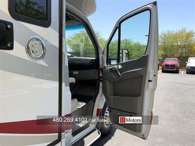 2017 Tiffin Wayfarer 24QW   - Photo 24 - Tempe, AZ 85281