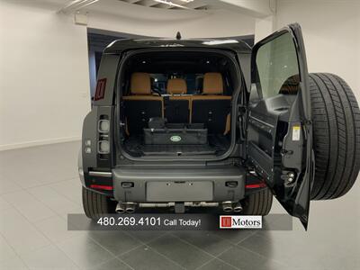 2023 LAND ROVER DEFENDER 110 CARPATHIAN ED   - Photo 24 - Tempe, AZ 85281