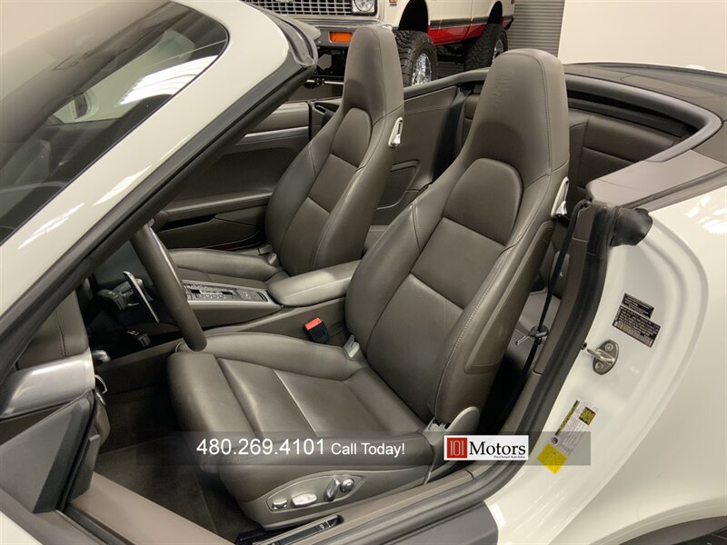 2014 Porsche 911 Carrera 4S  