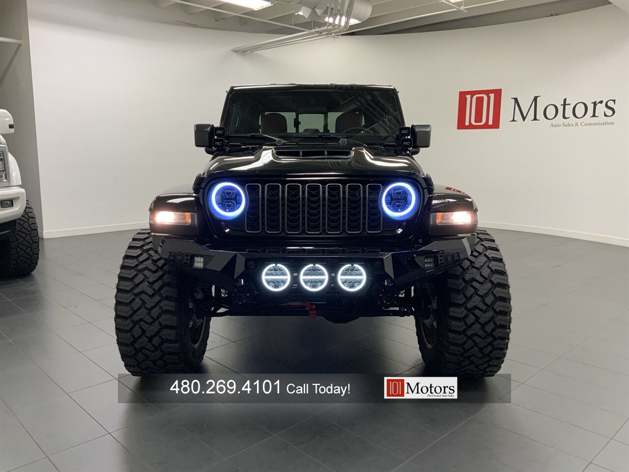 2025 Jeep Gladiator NightHawk - Photo 8 - Tempe, AZ 85281