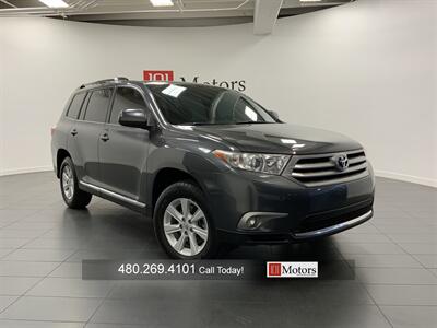 2013 Toyota Highlander Plus   - Photo 1 - Tempe, AZ 85281