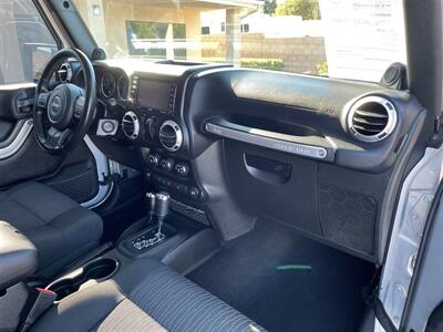 2012 Jeep Wrangler Rubicon   - Photo 10 - Redlands, CA 92373