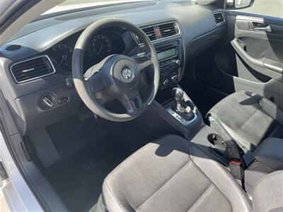 2011 Volkswagen Jetta SE PZEV   - Photo 9 - Redlands, CA 92373