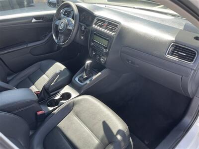 2011 Volkswagen Jetta SE PZEV   - Photo 11 - Redlands, CA 92373