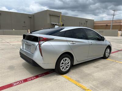 2016 Toyota Prius Two   - Photo 8 - San Antonio, TX 78244