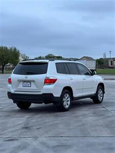 2012 Toyota Highlander   - Photo 6 - San Antonio, TX 78244