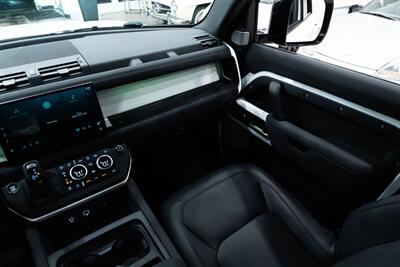 2023 Land Rover Defender SE   - Photo 11 - Gladstone, OR 97027
