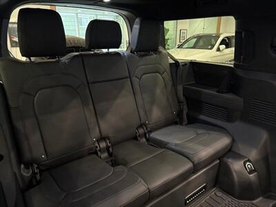 2023 Land Rover Defender X-Dynamic SE   - Photo 21 - Gladstone, OR 97027