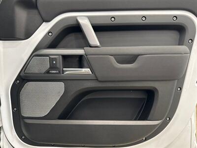 2023 Land Rover Defender X-Dynamic SE   - Photo 17 - Gladstone, OR 97027