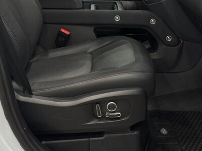 2023 Land Rover Defender X-Dynamic SE   - Photo 14 - Gladstone, OR 97027