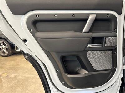 2023 Land Rover Defender X-Dynamic SE   - Photo 19 - Gladstone, OR 97027