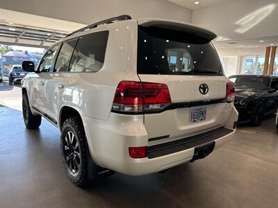 2017 Toyota Land Cruiser   - Photo 3 - Gladstone, OR 97027