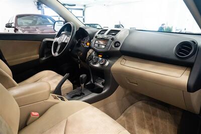 2011 Toyota RAV4 Base Cruise Control Flat Folding Rear Seats - Photo 27 - Gladstone, OR 97027