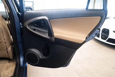 2011 Toyota RAV4 Base Cruise Control Flat Folding Rear Seats - Photo 23 - Gladstone, OR 97027