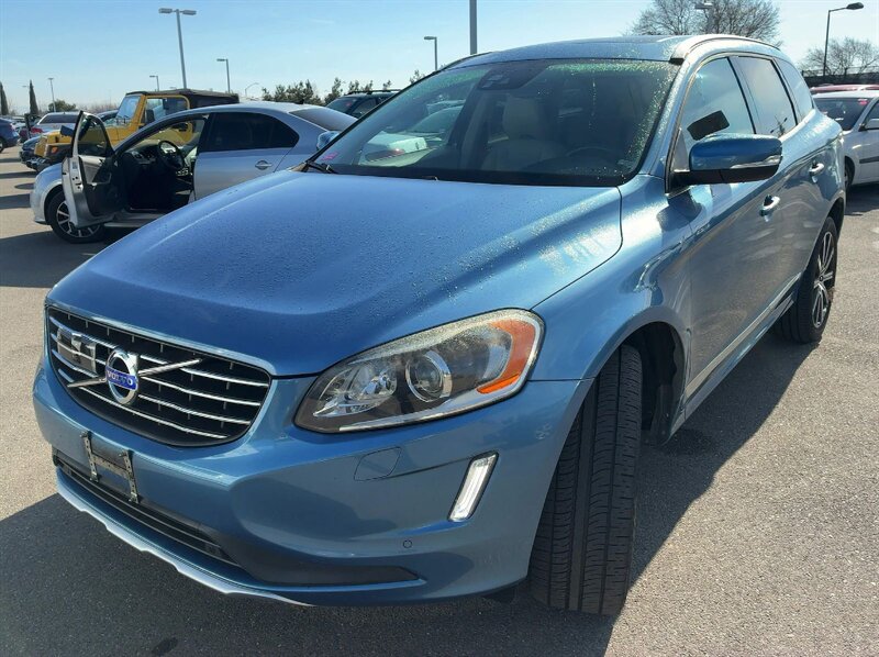 2015 Volvo XC60 T6 Platinum   - Photo 1 - Gladstone, OR 97027