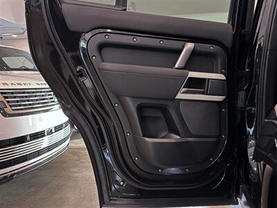 2022 Land Rover Defender 110 X-Dynamic SE   - Photo 15 - Gladstone, OR 97027