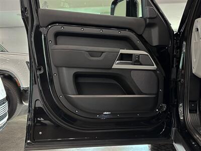 2022 Land Rover Defender 110 X-Dynamic SE   - Photo 13 - Gladstone, OR 97027