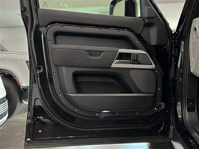 2022 Land Rover Defender X-Dynamic SE   - Photo 13 - Gladstone, OR 97027