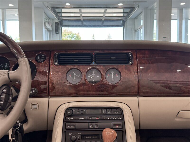 1997 Jaguar XK 8 photo 34