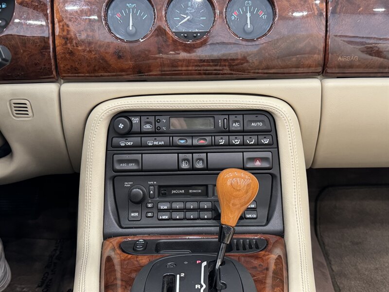 1997 Jaguar XK 8 photo 35