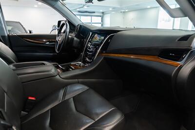 2020 Cadillac Escalade Luxury   - Photo 9 - Gladstone, OR 97027