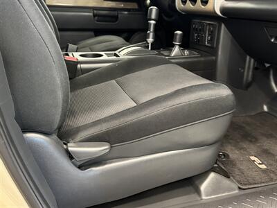 2012 Toyota FJ Cruiser 4X4   - Photo 18 - Gladstone, OR 97027