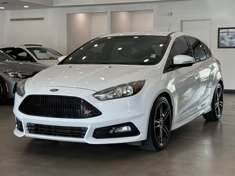 2017 Ford Focus ST  