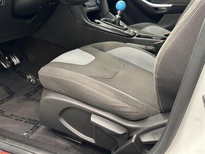 2017 Ford Focus ST   - Photo 17 - Gladstone, OR 97027