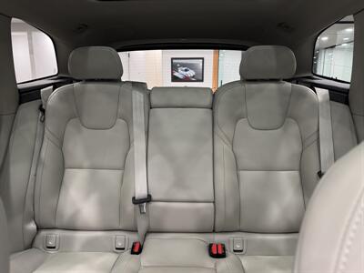 2023 Volvo XC60 B6 Ultimate Dark Theme   - Photo 11 - Gladstone, OR 97027