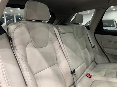 2023 Volvo XC60 B6 Ultimate Dark Theme   - Photo 18 - Gladstone, OR 97027