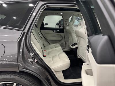 2023 Volvo XC60 B6 Ultimate Dark Theme   - Photo 10 - Gladstone, OR 97027