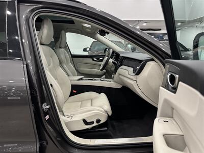 2023 Volvo XC60 B6 Ultimate Dark Theme   - Photo 9 - Gladstone, OR 97027