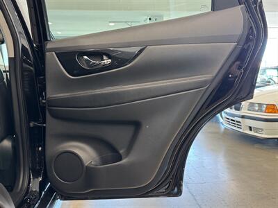 2019 Nissan Rogue SL   - Photo 16 - Gladstone, OR 97027