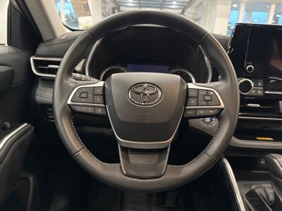 2023 Toyota Highlander XLE   - Photo 13 - Gladstone, OR 97027