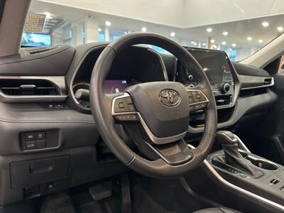 2023 Toyota Highlander XLE   - Photo 12 - Gladstone, OR 97027