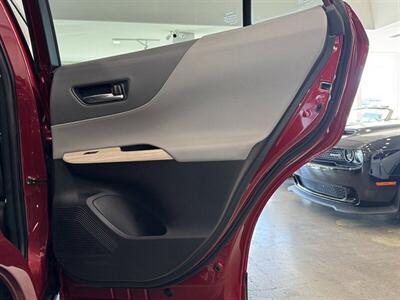 2021 Toyota Venza Limited   - Photo 16 - Gladstone, OR 97027