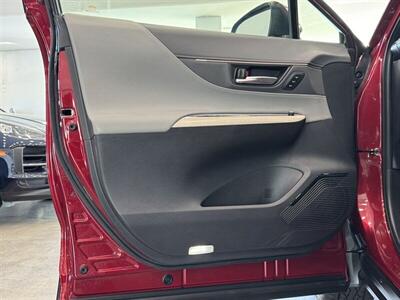 2021 Toyota Venza Limited   - Photo 13 - Gladstone, OR 97027