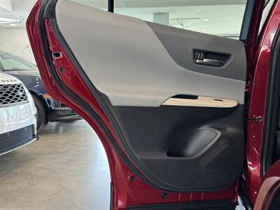 2021 Toyota Venza Limited   - Photo 15 - Gladstone, OR 97027