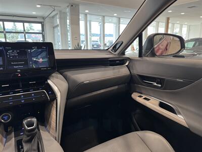 2021 Toyota Venza Limited   - Photo 16 - Gladstone, OR 97027