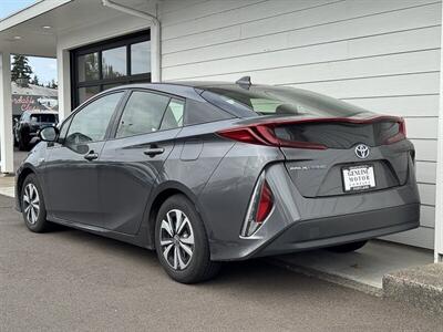 2018 Toyota Prius Prime Plus   - Photo 2 - Gladstone, OR 97027
